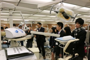 Japanese students touring dental hygiene program photo 
